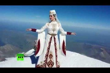 Выступление солистки московского ансамбля танцев на вершине Эльбруса претендует на рекорд Гиннесса