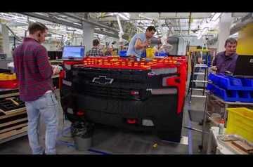 Chevrolet собрал из Lego копию своего автомобиля